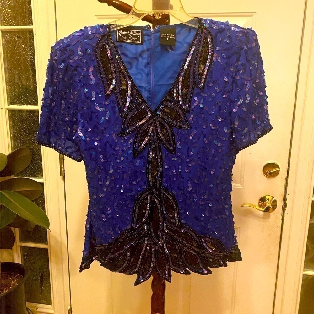 VINTAGE ROBERT ANTHONY 100% SILK SEQUIN AND BEADED TOP SIZE XL